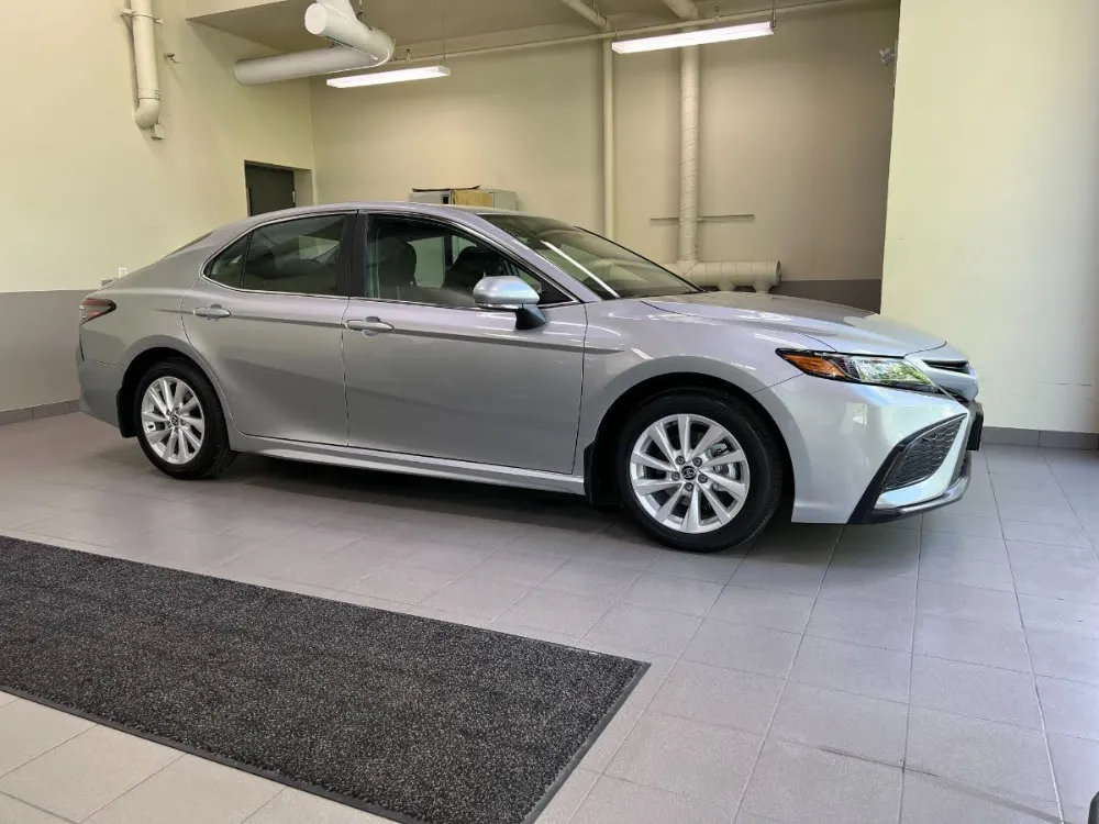 2022 Toyota Camry SE FWD Celestial Silver 1